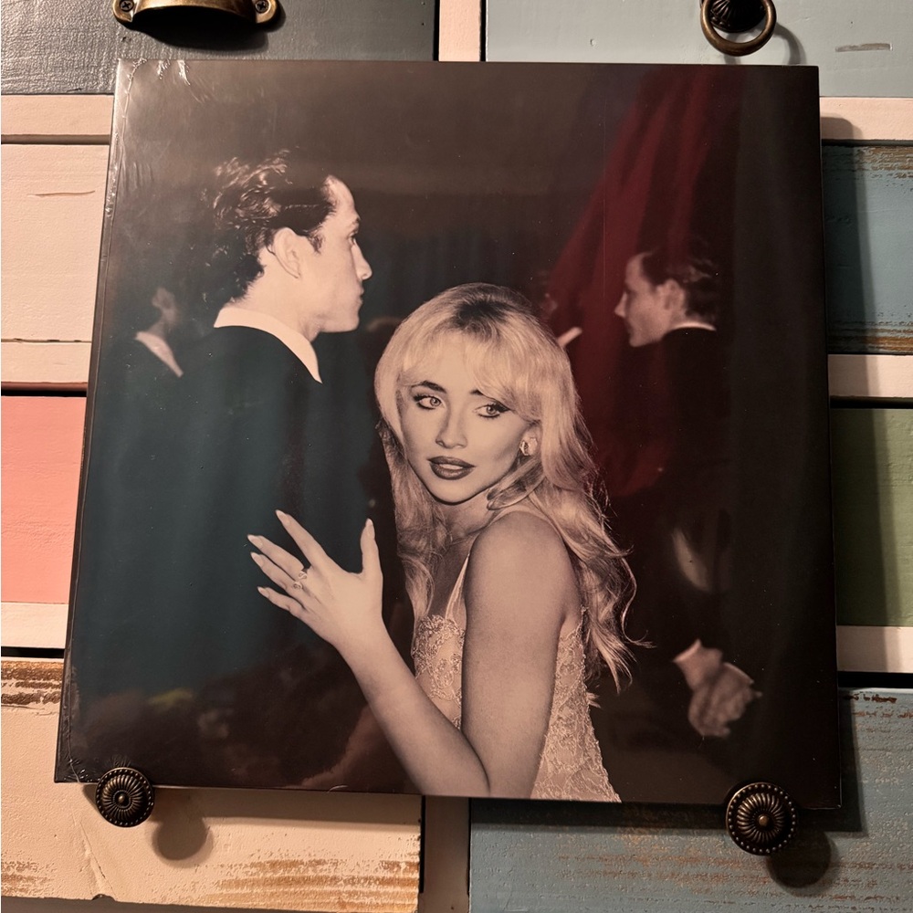 SOLD OUT Man’s Best Friend Sabrina Carpenter D2C Alt Cover Vinyl